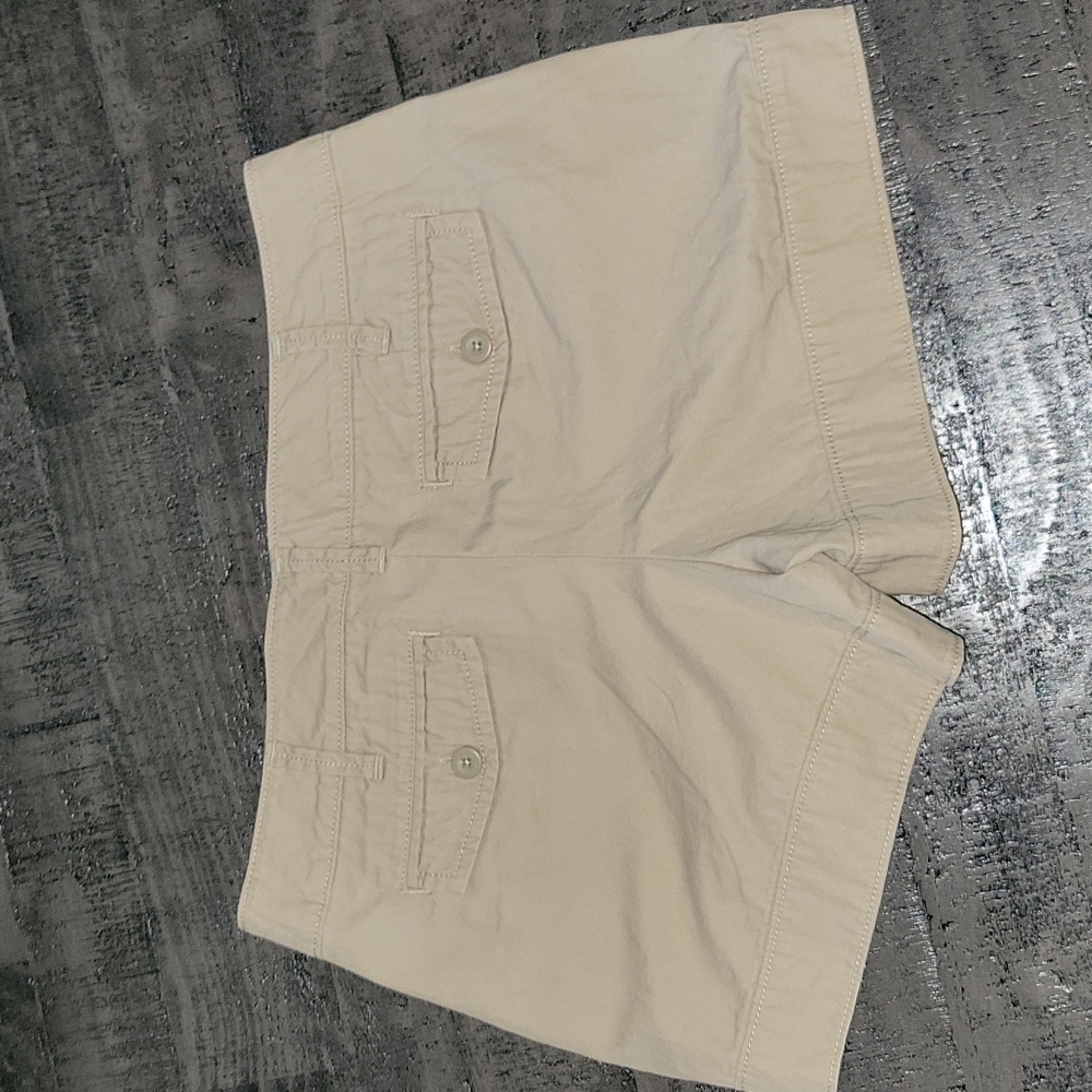 Gap Shorts - Picture 2 of 4